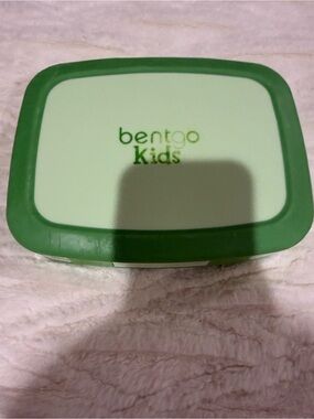 Bentgo kids Green Lunchbox - Leakproof Snack Container